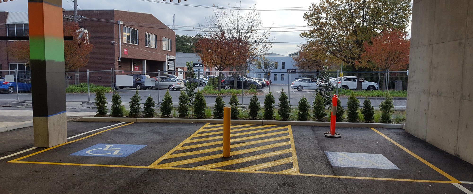 outdoor-yellow-line-disabled-car-parking-bay-line-marking